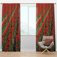 Designart 'Red Tulip virágok sorai' virágos áramszünet függönypanel